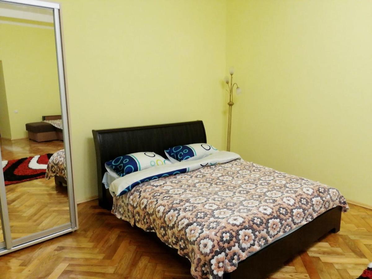Apartment Ak. Kuchera Street Leópolis Exterior foto